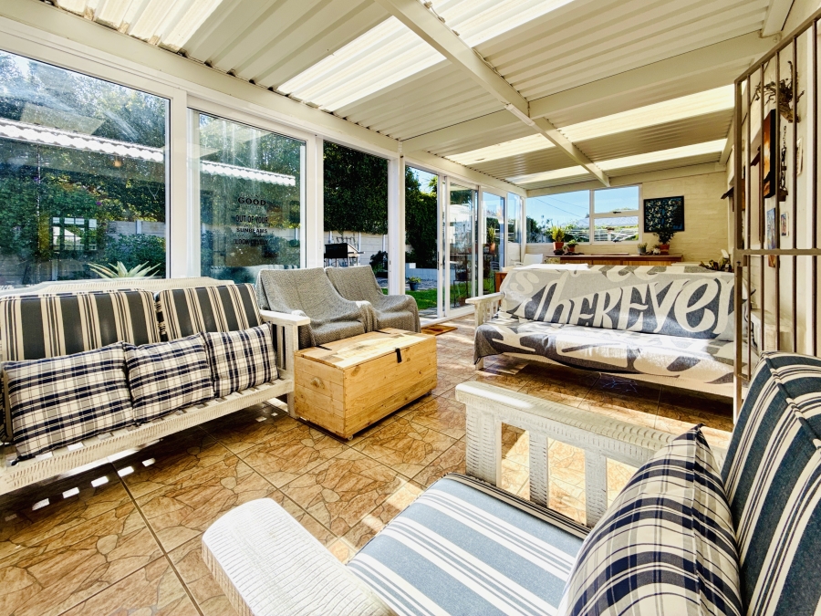 3 Bedroom Property for Sale in Sandbaai Western Cape